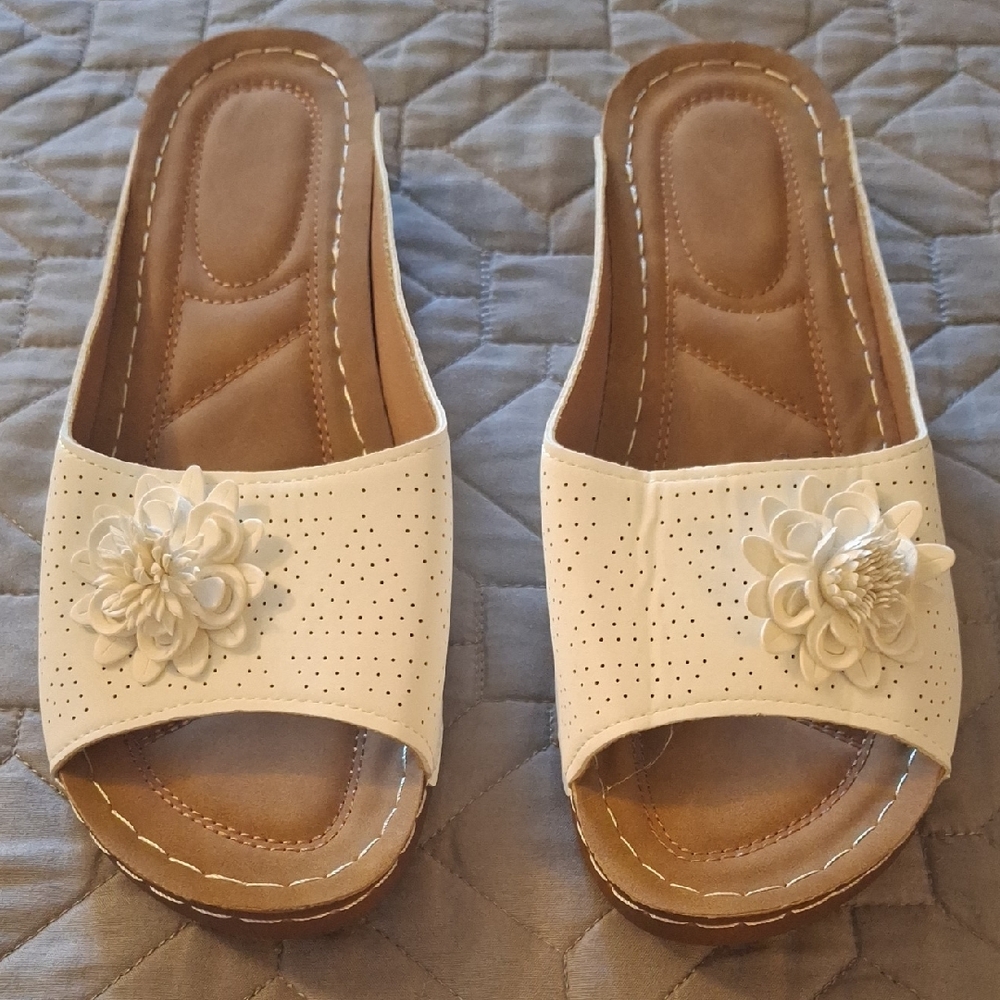 Elegant White Floral Women's Slide Sandals